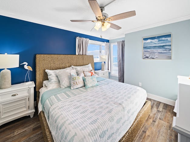 Master BR with king bed and views of the gulf!