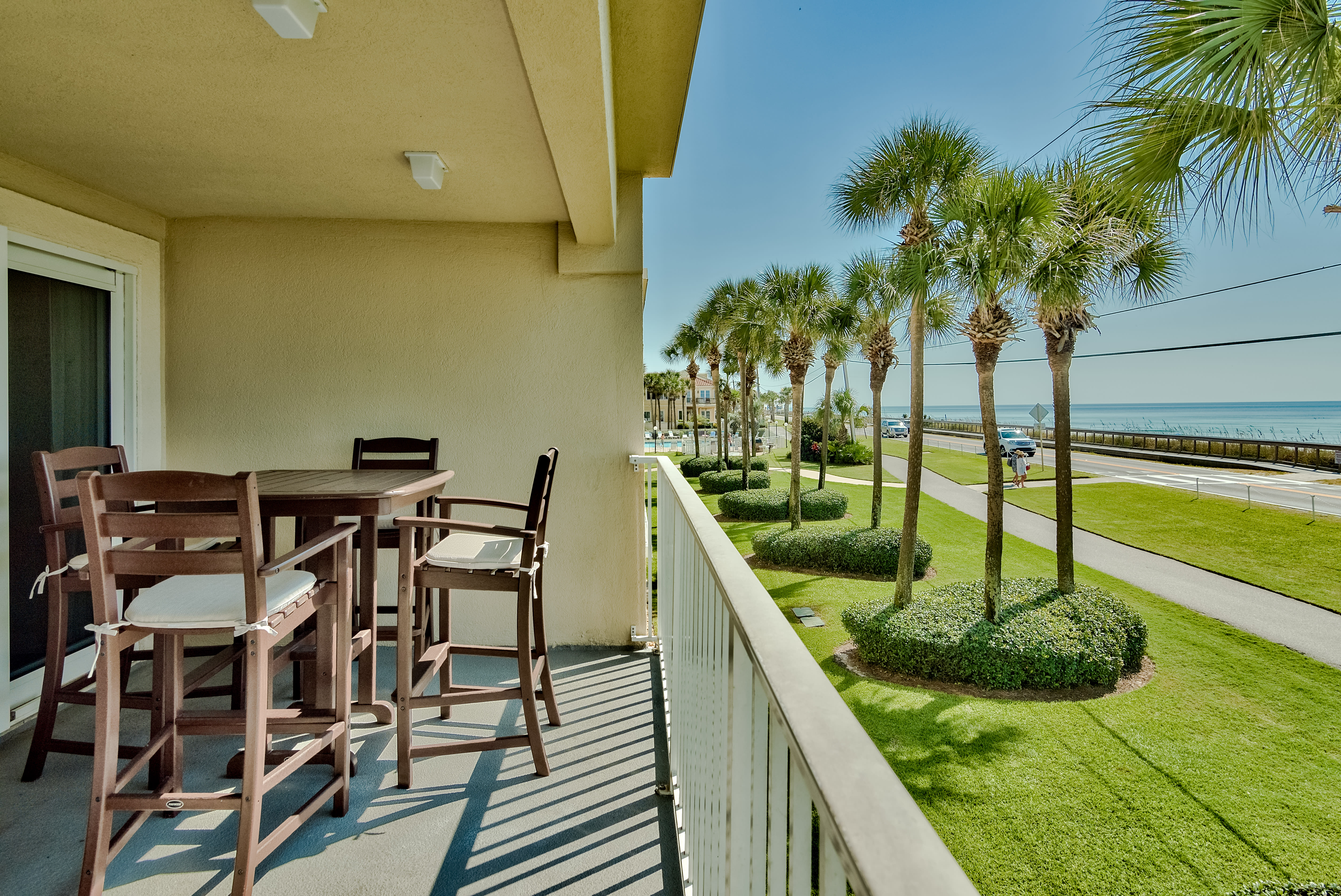 Beautiful Direct Gulf Views!