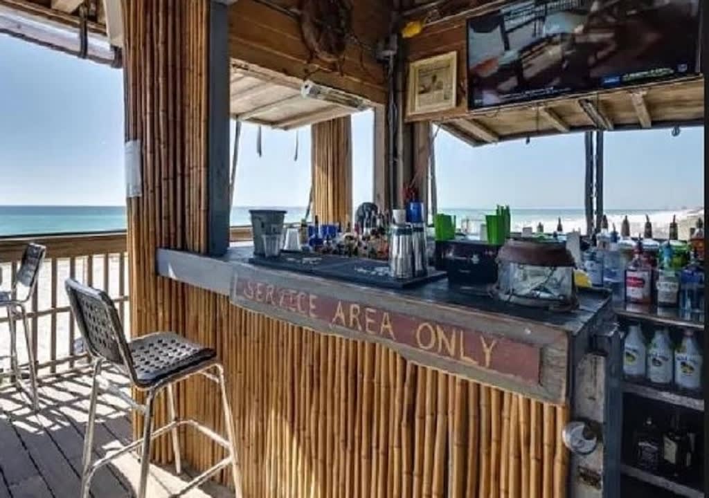 Beach Bar available for your convenience.  Serves beverages and food.