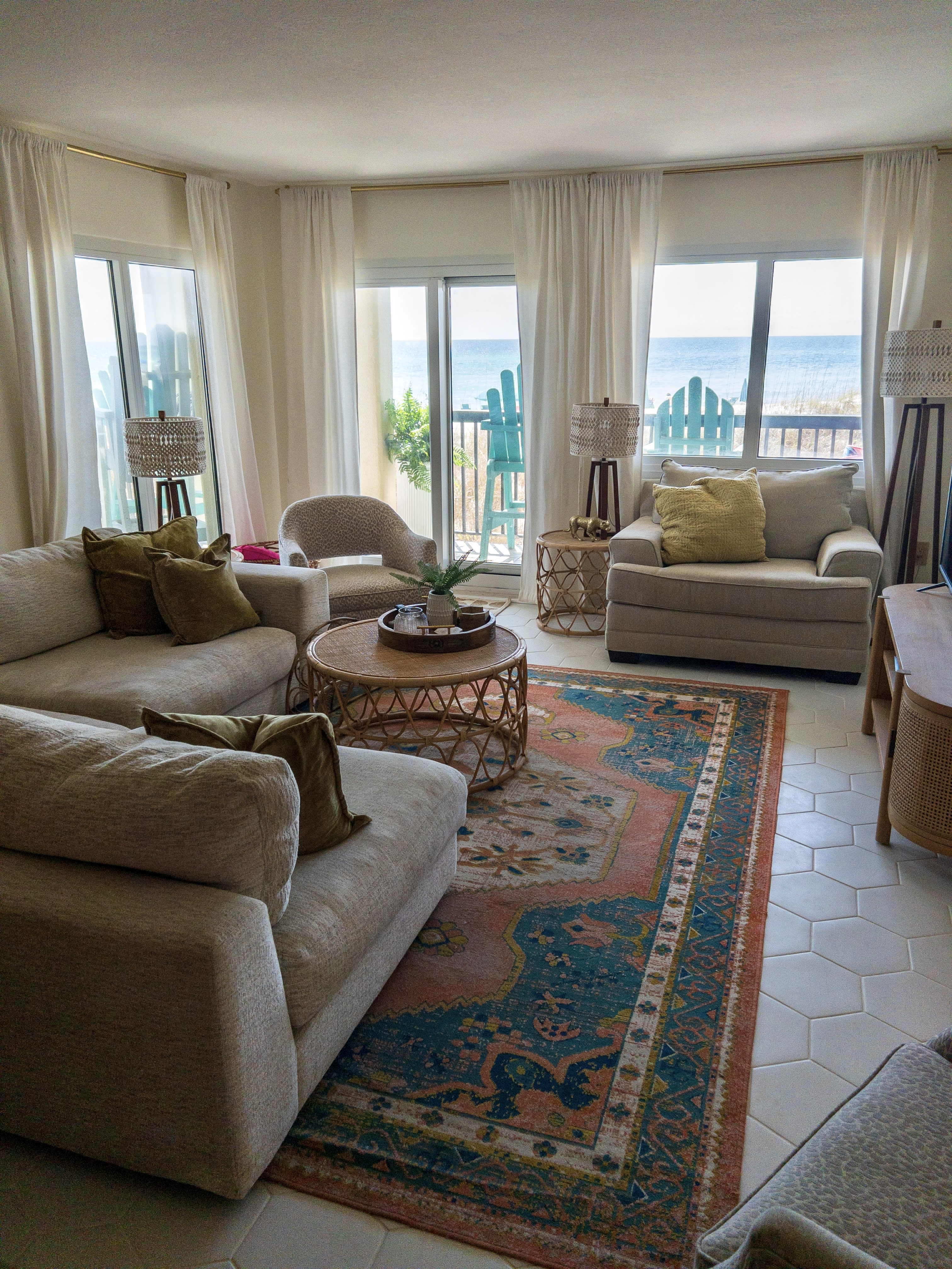 Ocean views as soon as you walk through the door 