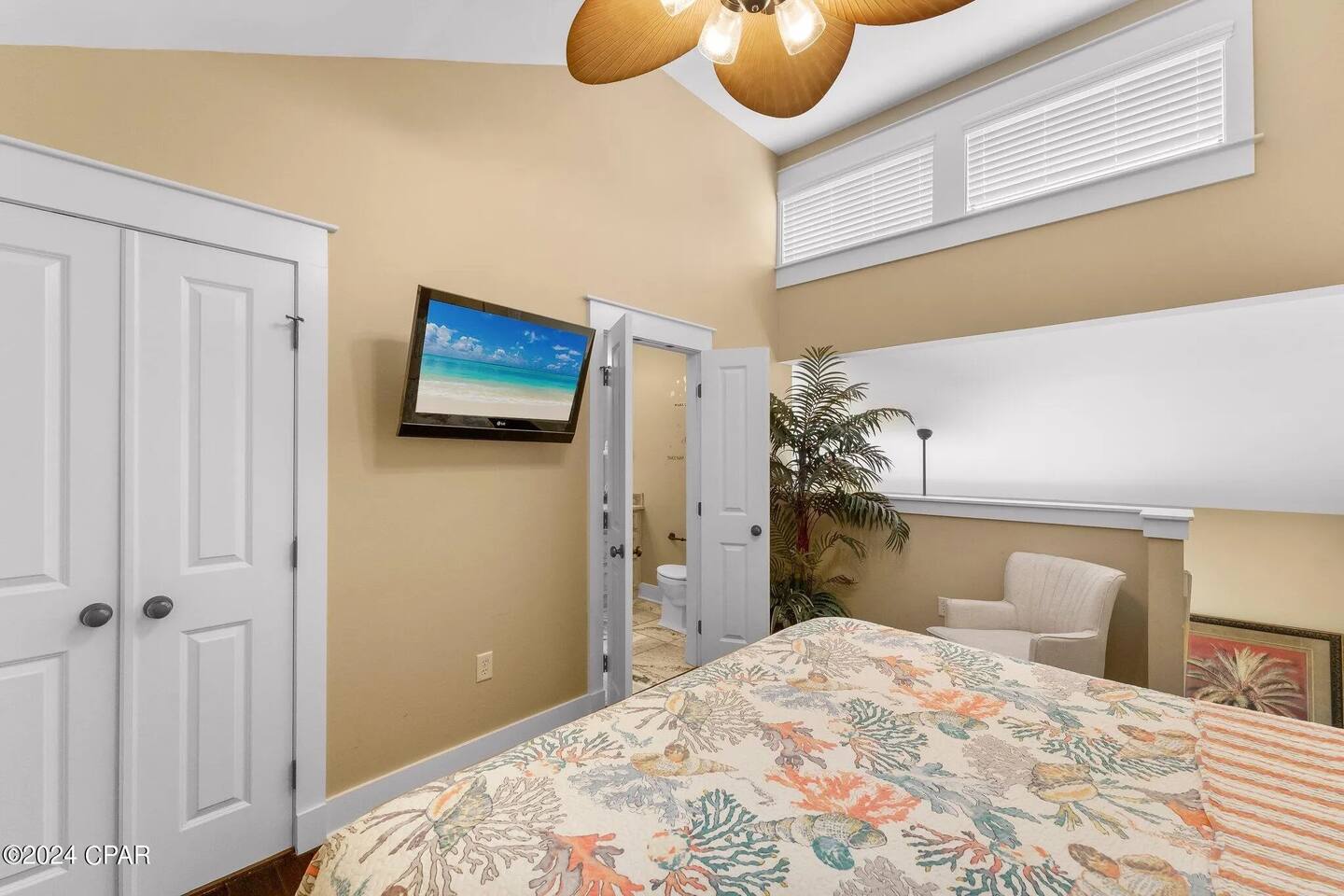 Bedroom 2 with a king bed-Sleeps 2