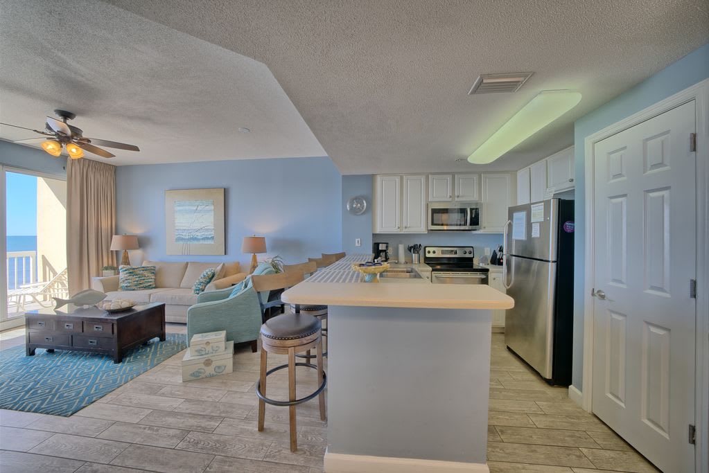 Breakfast bar with comfortable stools!