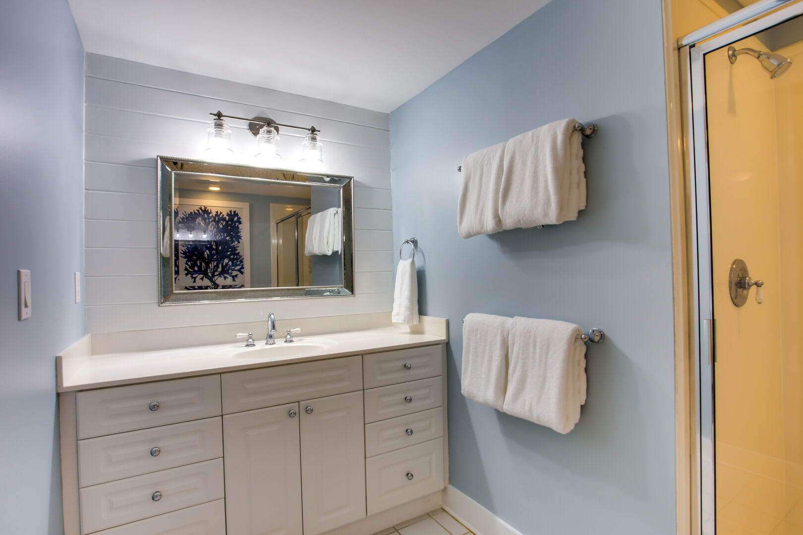 Private en-suite bathroom off of the 2nd bathroom.