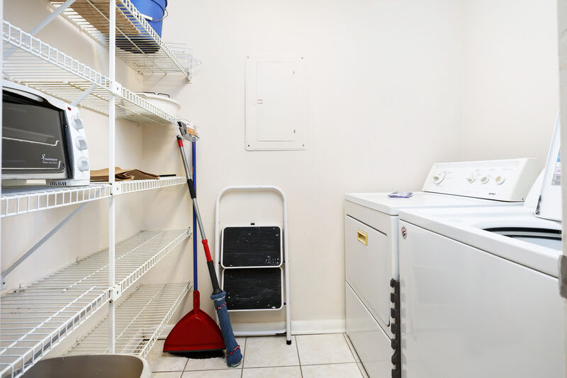 Laundry Room, Sea Oats Resort Okaloosa Island Fort Walton Beach Destin Vacation Rentals
