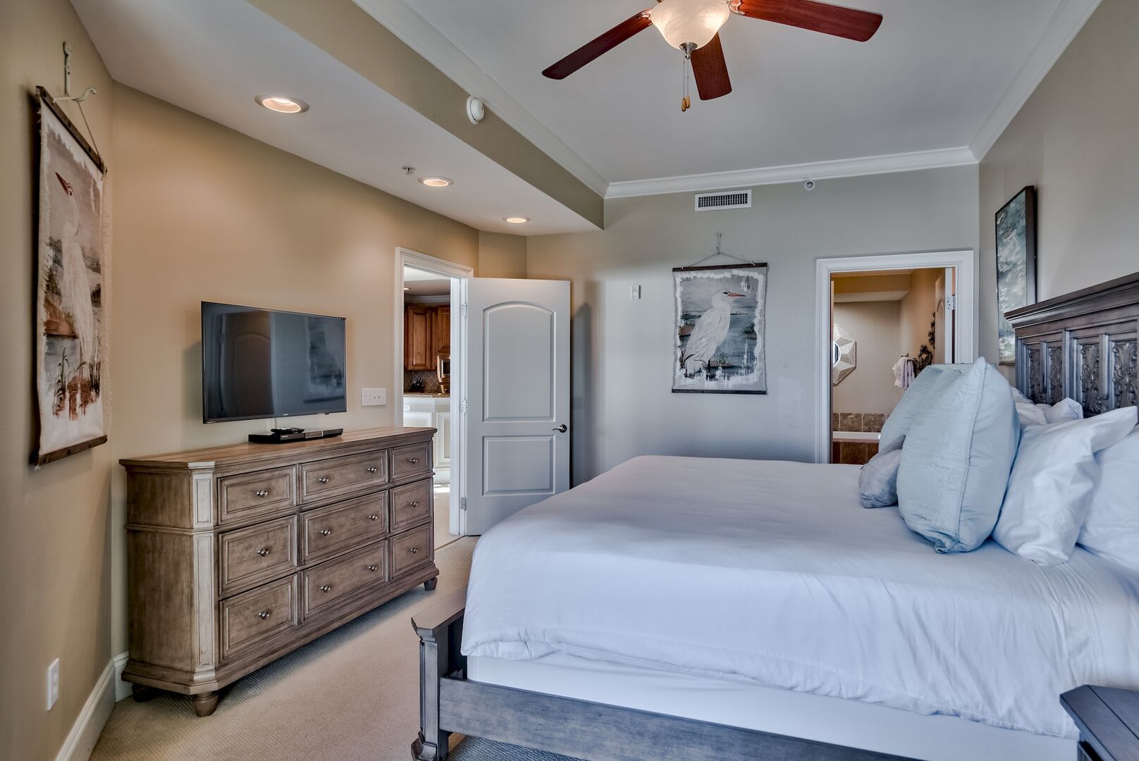 Comfortable Queen Bedroom