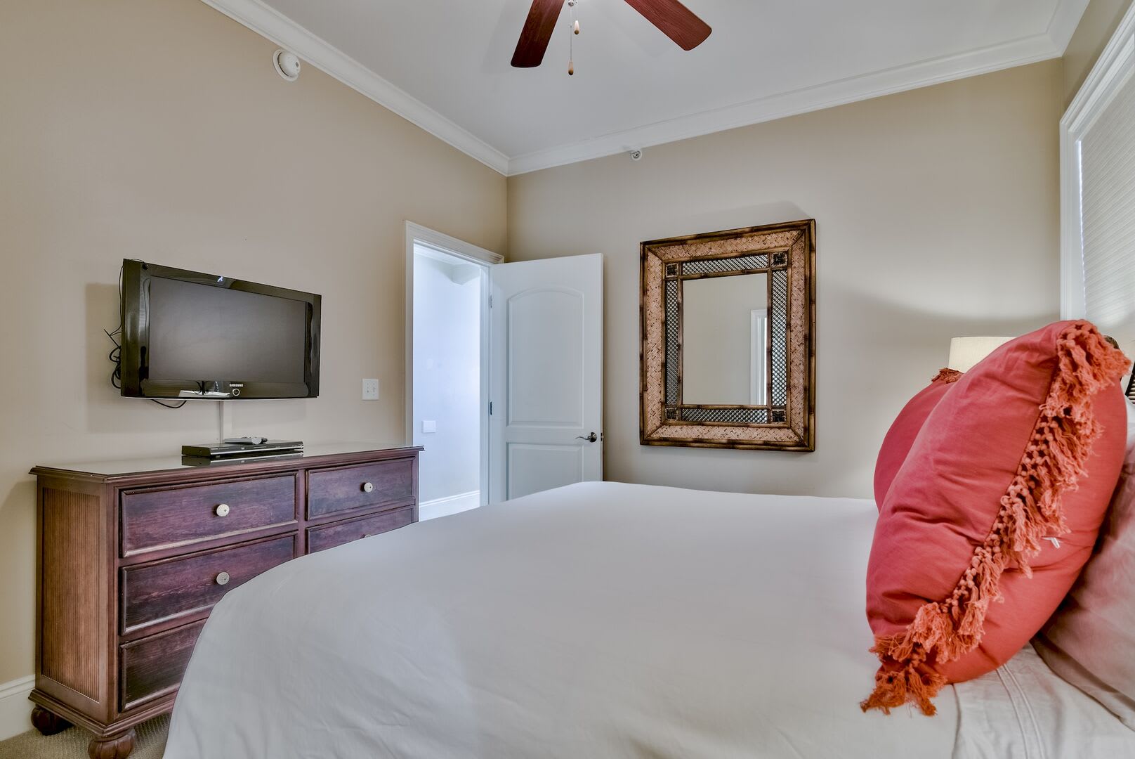 Comfortable Queen Bedroom