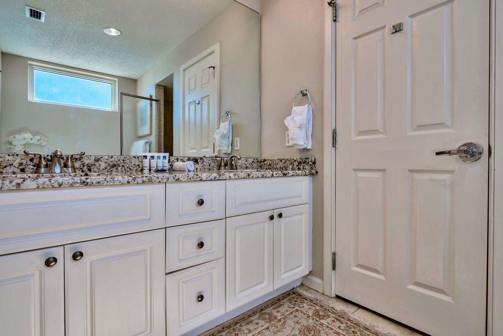 King Bedroom Bathroom