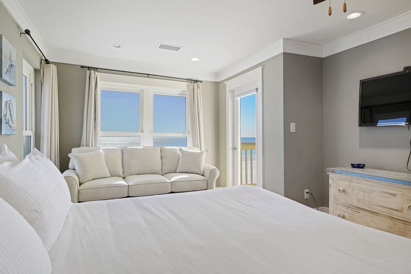 Master King bedroom with Queen Sleeper Sofa