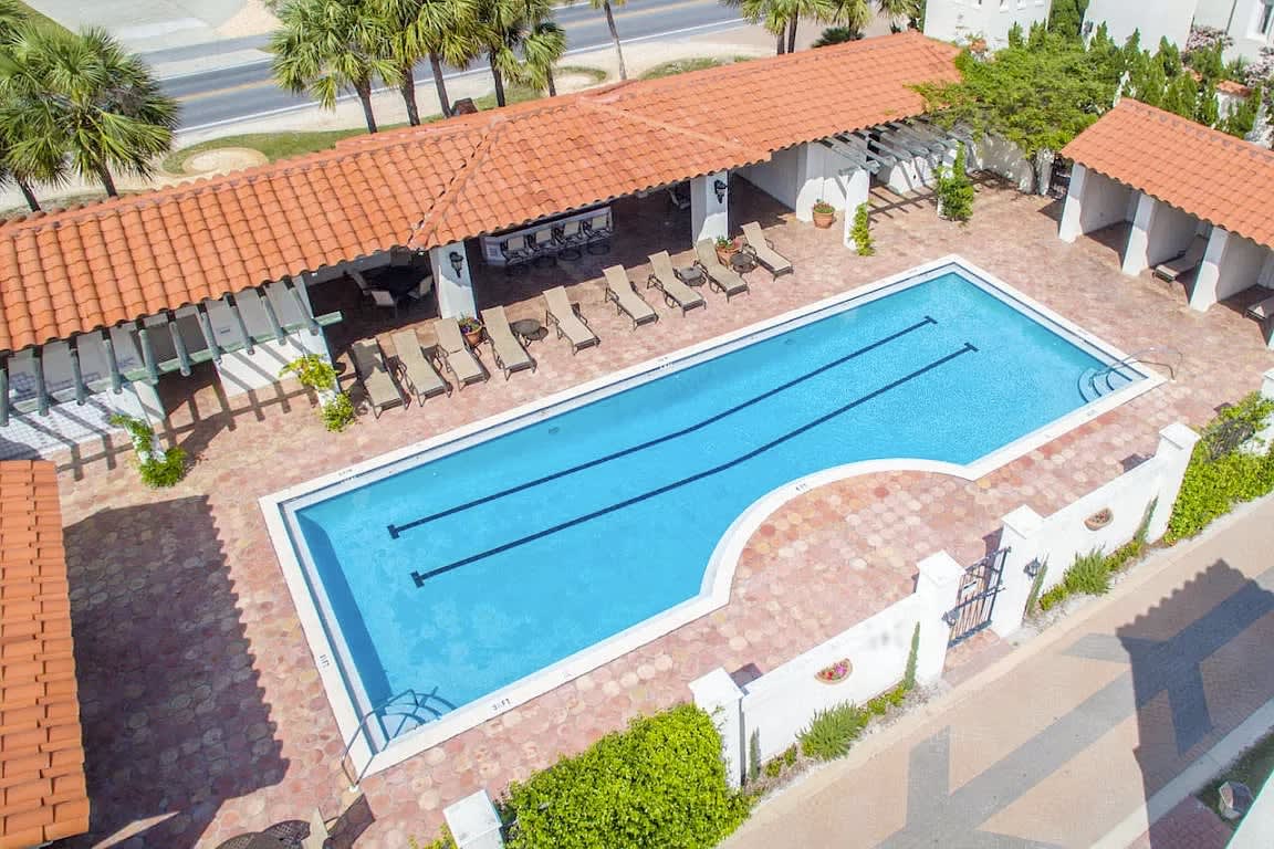 Beautiful pool for swimming laps and relaxing in the sun. The pool has bathrooms, a small kitchen and tables.