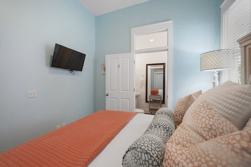 Val-Holla - Vacation Rental House with Private Pool Near Beach on Holiday Isle in Destin, Florida - Five Star Properties Destin/30A