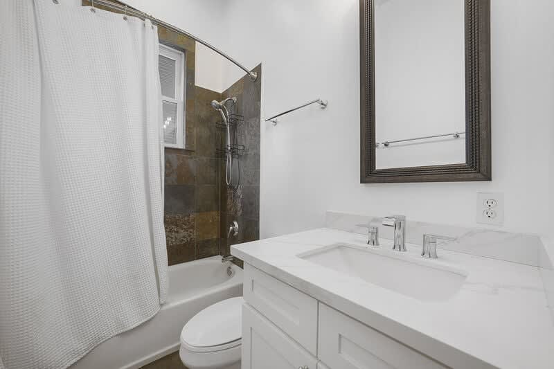 Val-Holla - Vacation Rental House with Private Pool Near Beach on Holiday Isle in Destin, Florida - Five Star Properties Destin/30A