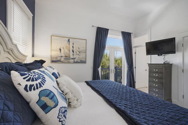 Val-Holla - Vacation Rental House with Private Pool Near Beach on Holiday Isle in Destin, Florida - Five Star Properties Destin/30A