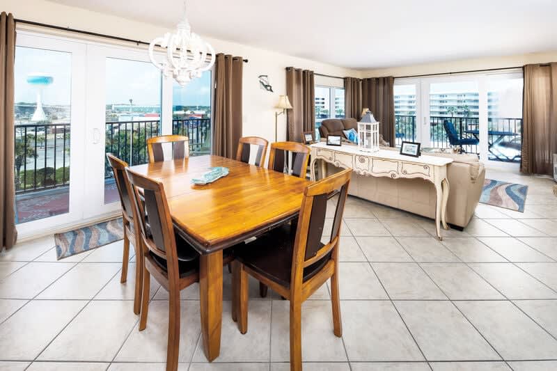 Dining Area with Balcony, Sea Oats Resort Okaloosa Island Fort Walton Beach Destin Vacation Rentals