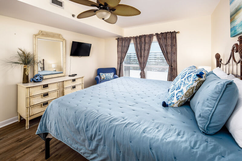Master Bedroom, Sea Oats Resort Okaloosa Island Fort Walton Beach Destin Vacation Rentals