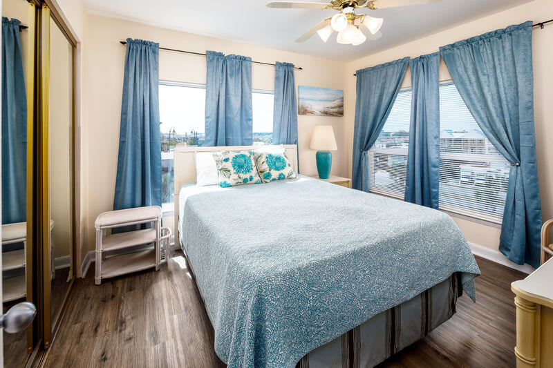 Guest Bedroom, Sea Oats Resort Okaloosa Island Fort Walton Beach Destin Vacation Rentals
