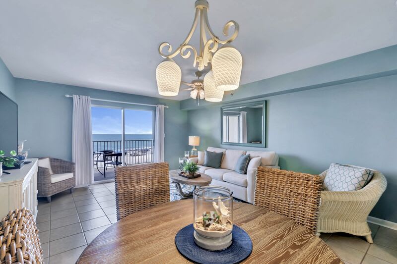 Dining Nook for 4 with Views of the Gulf