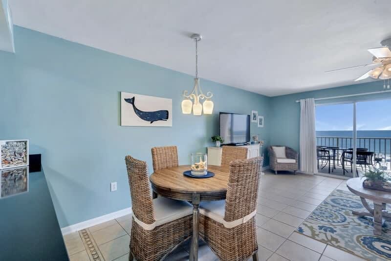 Dining Nook for 4 with Views of the Gulf