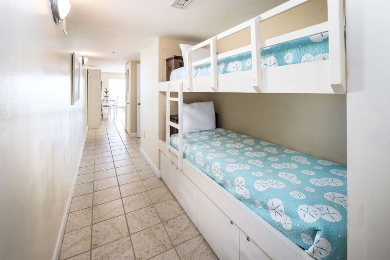 Hallway Bunks, Pelican Isle Resort Okaloosa Island