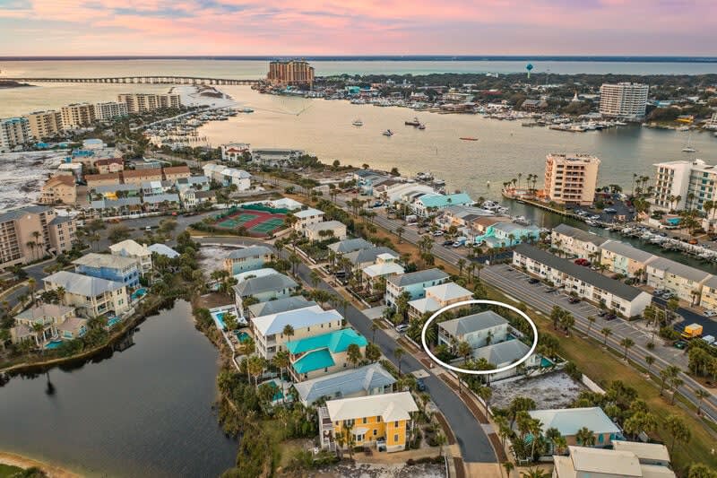 Val-Holla - Vacation Rental House with Private Pool Near Beach on Holiday Isle in Destin, Florida - Five Star Properties Destin/30A