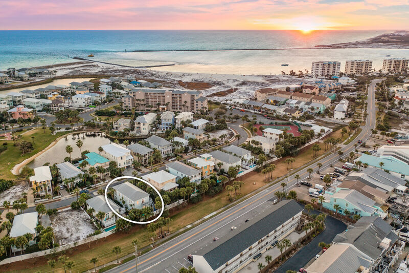 Val-Holla - Vacation Rental House with Private Pool Near Beach on Holiday Isle in Destin, Florida - Five Star Properties Destin/30A