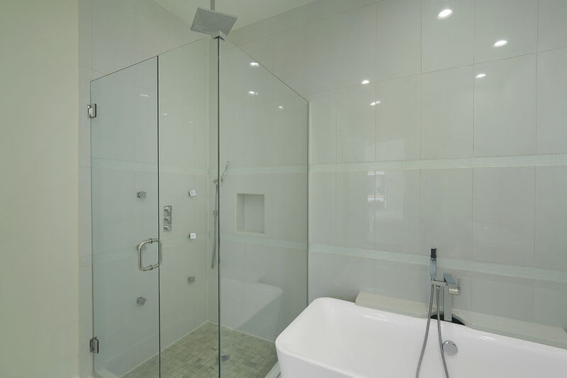 White Sands - Destiny by the Sea Luxury Vacation Rental Beach House with Private Pool, Rooftop Deck, and Game Room in Gated Community Destin, Florida - Five Star Properties Destin/30A