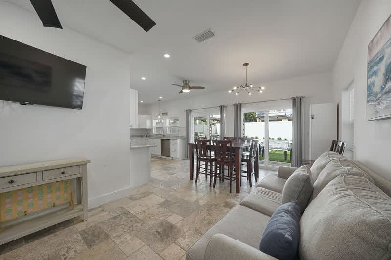 A Wave From It All - Adorable Vacation Rental Beach House with Amazing Backyard Area and Jetted Spa Tub in Miramar Beach, Florida - Bliss Beach Rentals Destin/30A