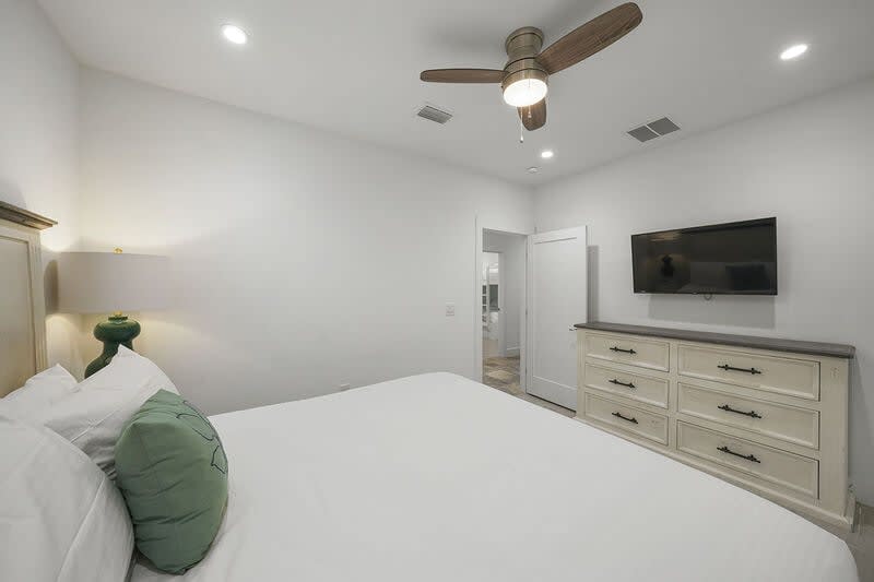 A Wave From It All - Adorable Vacation Rental Beach House with Amazing Backyard Area and Jetted Spa Tub in Miramar Beach, Florida - Bliss Beach Rentals Destin/30A