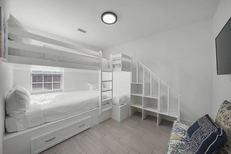 A Wave From It All - Adorable Vacation Rental Beach House with Amazing Backyard Area and Jetted Spa Tub in Miramar Beach, Florida - Bliss Beach Rentals Destin/30A