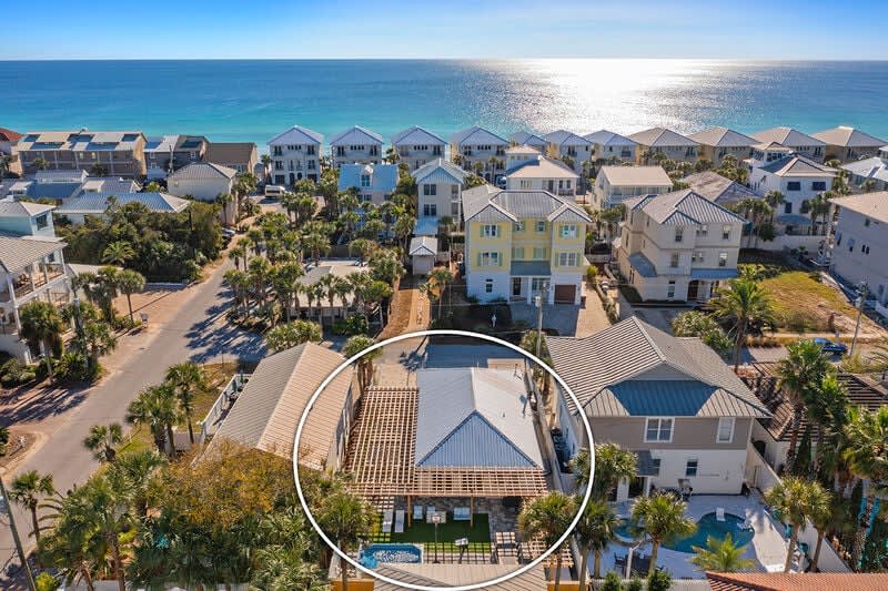 A Wave From It All - Adorable Vacation Rental Beach House with Amazing Backyard Area and Jetted Spa Tub in Miramar Beach, Florida - Bliss Beach Rentals Destin/30A