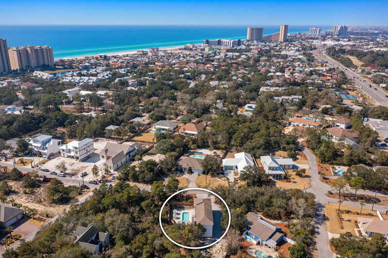 Sea Biscuit - Adorable Gulf Pines Vacation Rental House Near Beach with Private Pool and Golf Cart in Miramar Beach, Florida - Five Star Properties Destin/30A