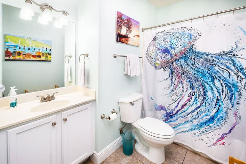 Hallway Bath - Waters Edge Resort unit 613 Okaloosa Island Fort Walton Beach Vacation Rentals by Sunset Resort Rentals