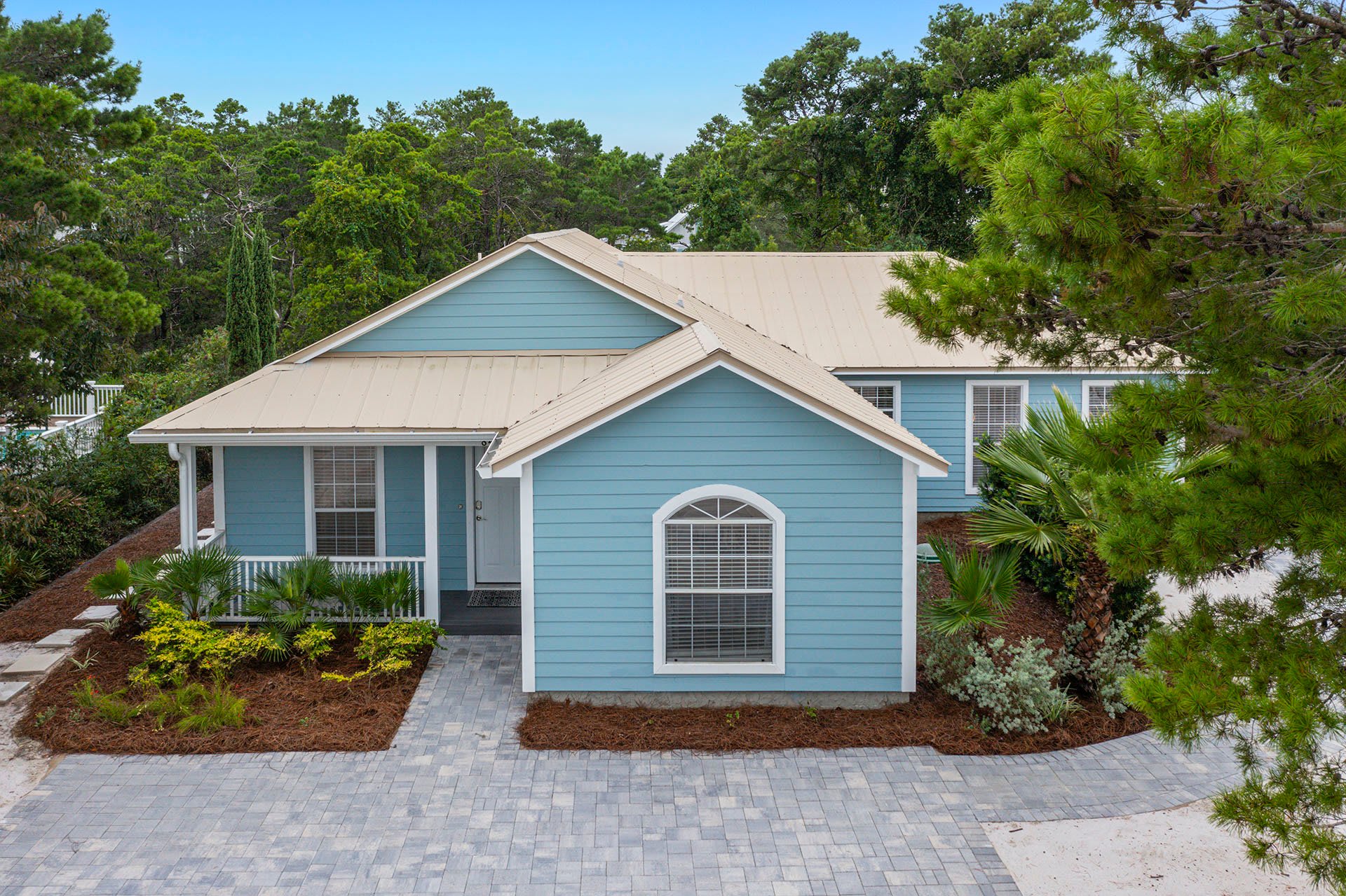 Sandy Daze - Adorable Pet-Friendly 30A Vacation Rental House with Guest House and Hot Tub in Santa Rosa Beach, Florida - Bliss Beach Rentals