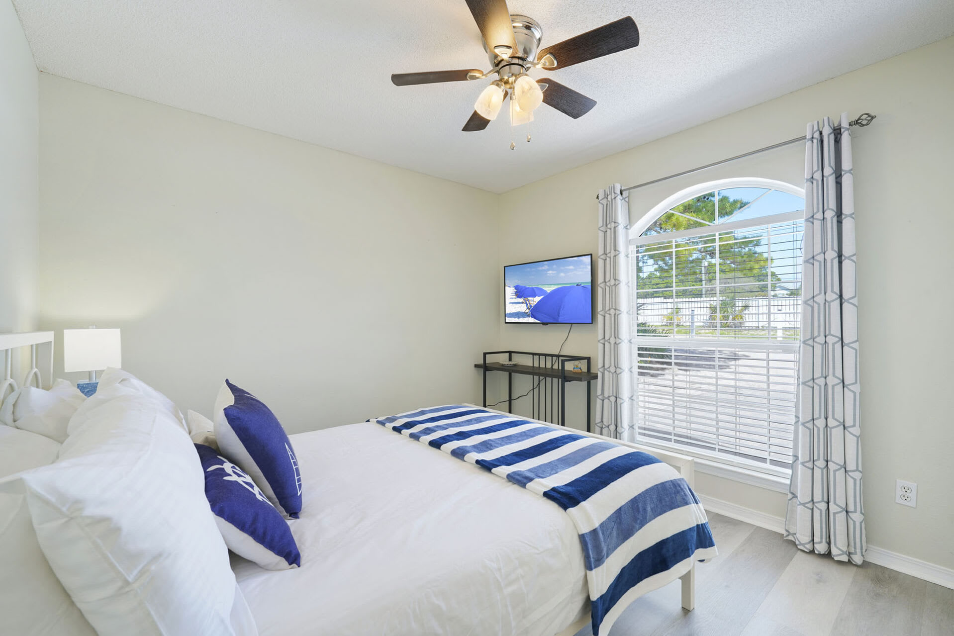 Sandy Daze - Adorable Pet-Friendly 30A Vacation Rental House with Guest House and Hot Tub in Santa Rosa Beach, Florida - Bliss Beach Rentals