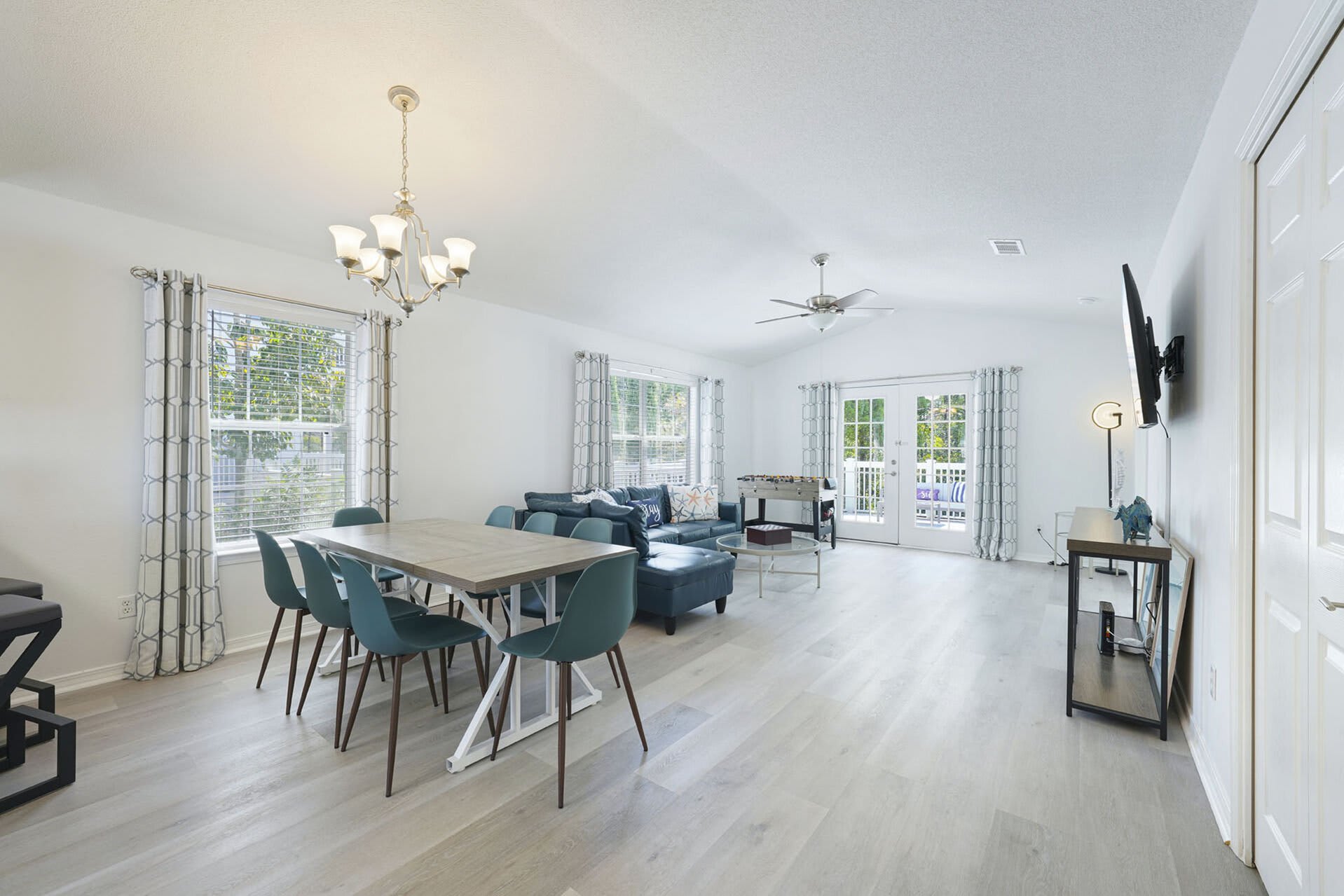 Sandy Daze - Adorable Pet-Friendly 30A Vacation Rental House with Guest House and Hot Tub in Santa Rosa Beach, Florida - Bliss Beach Rentals