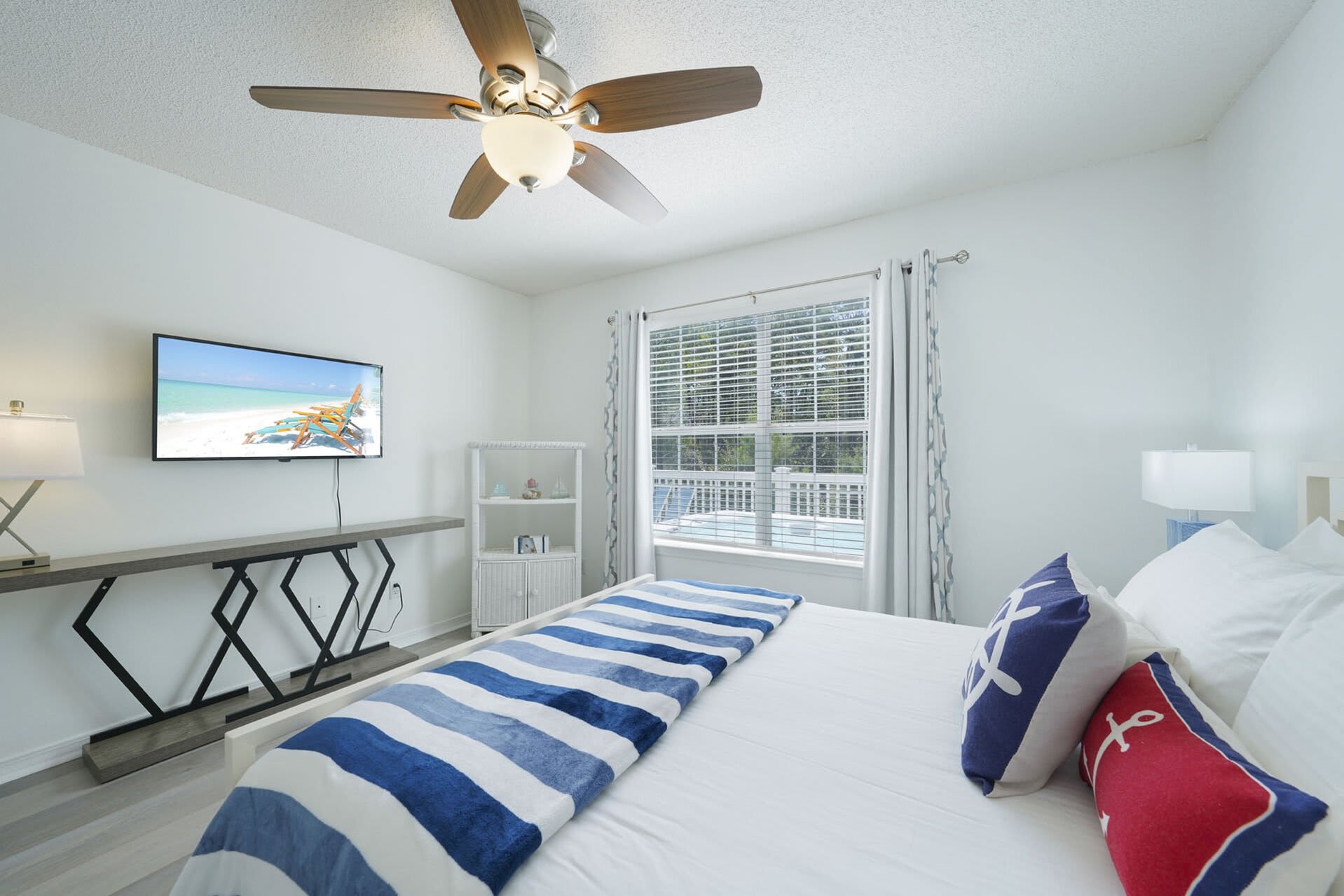 Sandy Daze - Adorable Pet-Friendly 30A Vacation Rental House with Guest House and Hot Tub in Santa Rosa Beach, Florida - Bliss Beach Rentals