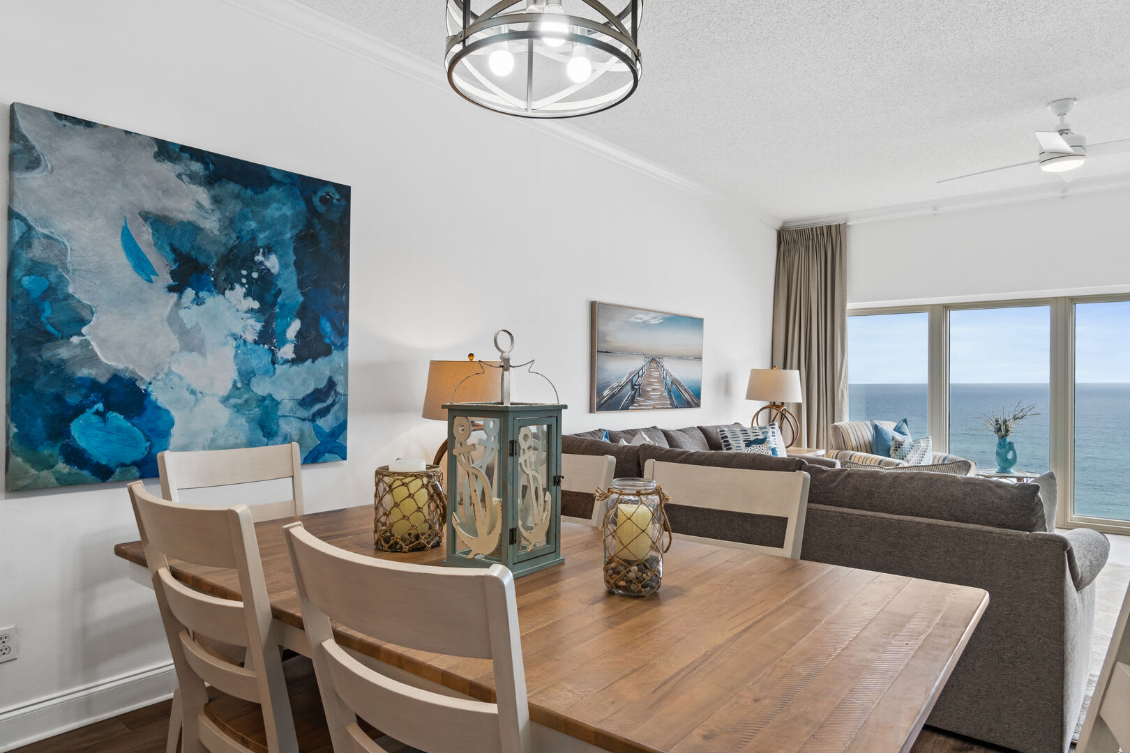 Dining room seating for 6 with an beautiful view of the Gulf.