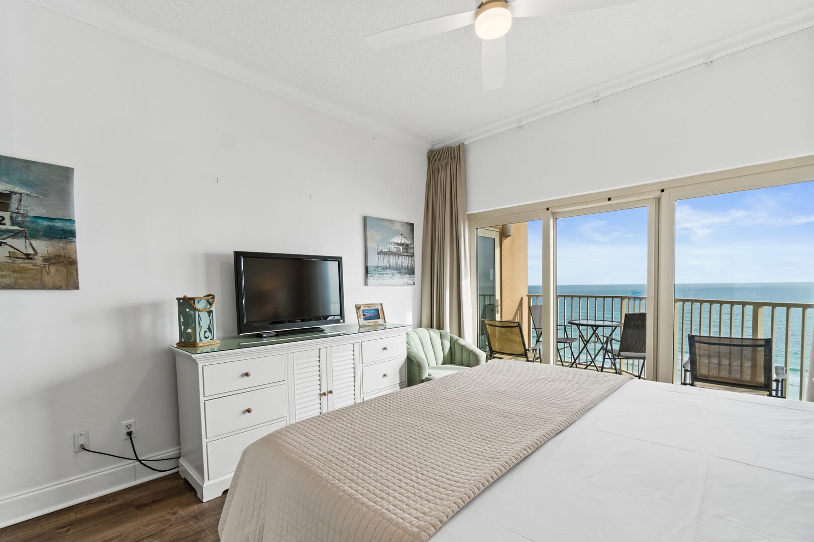 How this for a gulf view when you first wake up each morning! There is a private door leading out on to balcony for you to take in the sound of the waves and feel the sun on your face.