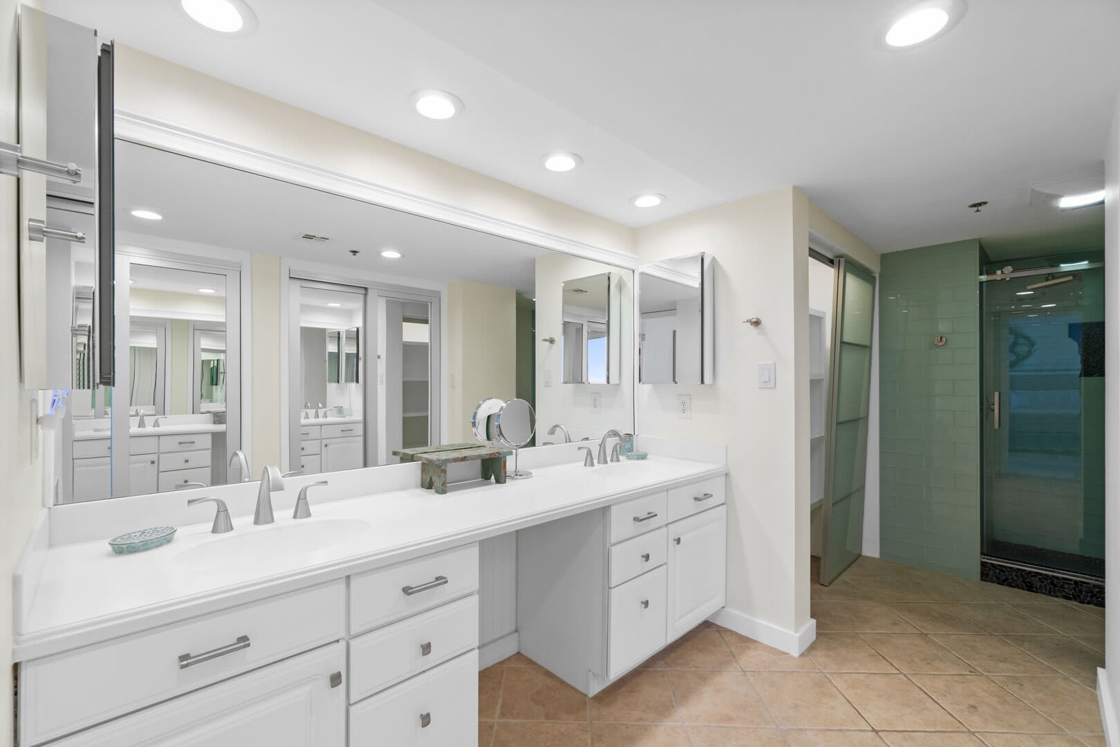 Ensuite provides plenty of room to share with a double vanity, full vanity mirror and plenty of storage space for all your bathroom necessities.