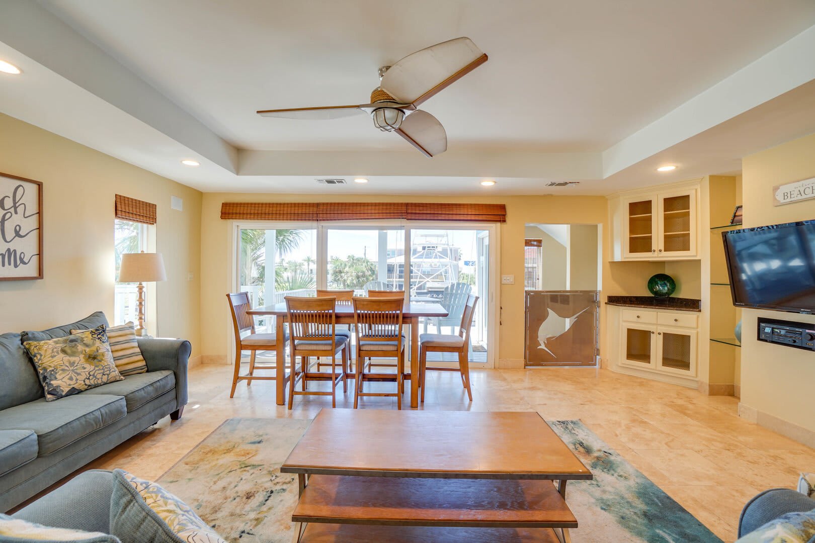 Open area for TV watching or just chillin.