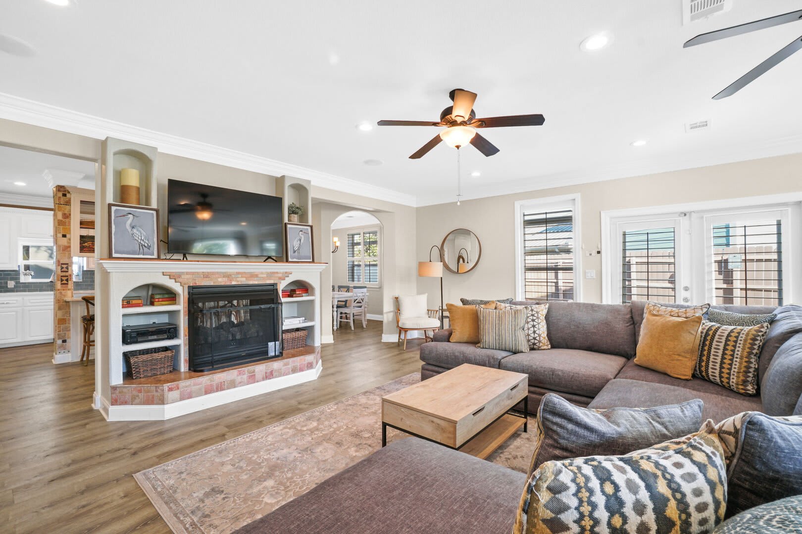 Enjoy the large TV w/cable while sinking into this oversized lounging sofa. Plenty of room to share or stretch out for a good movie.