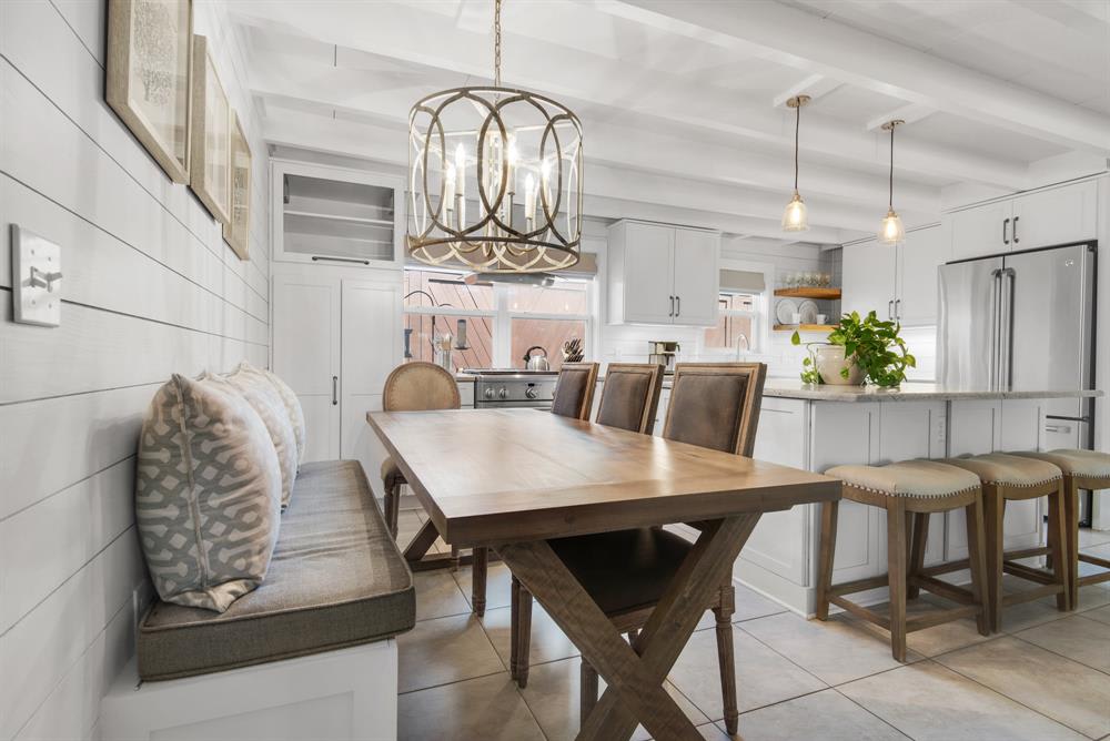 Seating for up to 8 at the table - more at the bar.