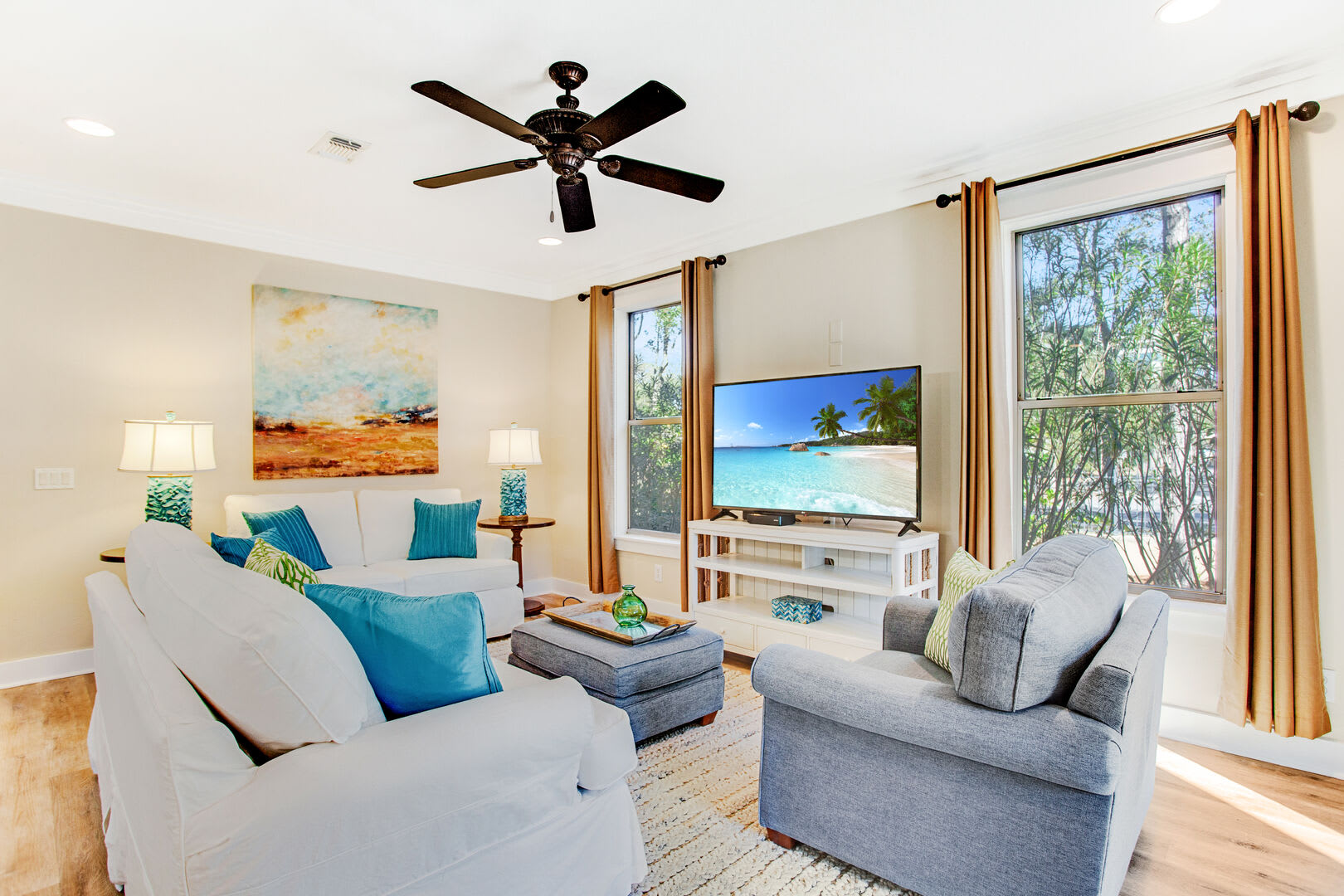 Large TV - ready for relaxing evenings after day at the beach!