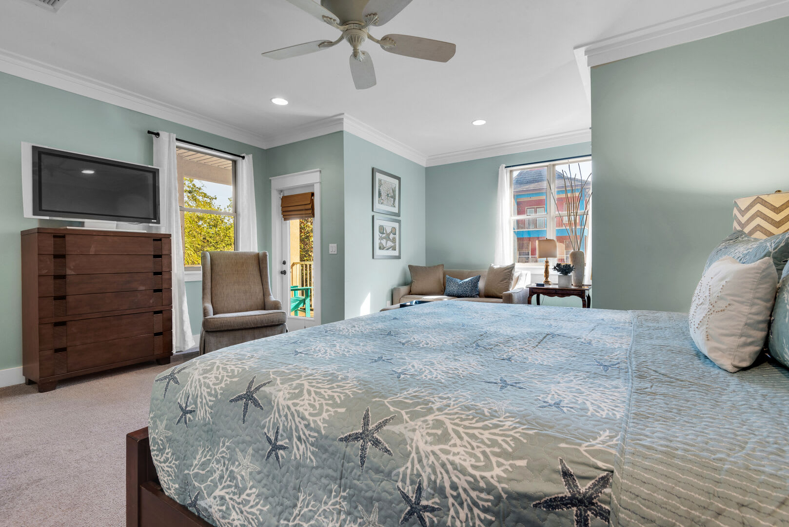 Bedroom #2 Extra-large King Master Suite on 2nd floor - great for small family!