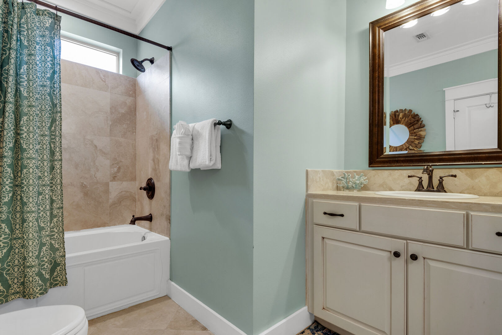 Upstairs King Master private ensuite with tub/shower combination.