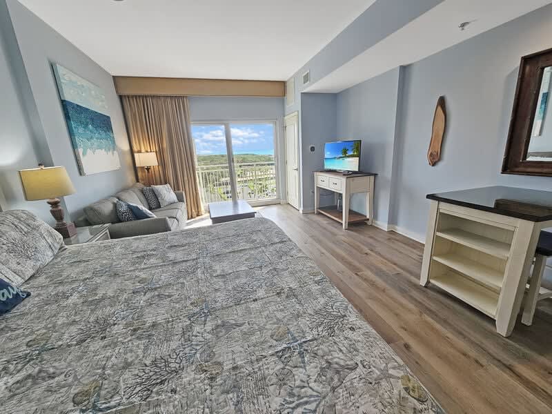 Luau I - 6705 Studio_1