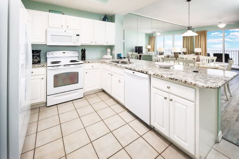 Kitchen - Gulf Dunes Resort Unit 616 / Okaloosa Island / Fort Walton Beach Vacation Rentals