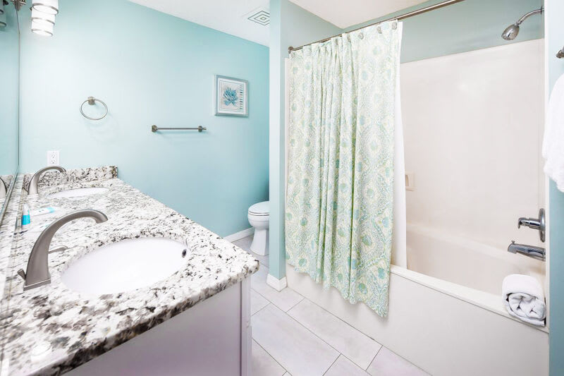 Master Bathroom - Gulf Dunes Resort Unit 616 / Okaloosa Island / Fort Walton Beach Vacation Rentals