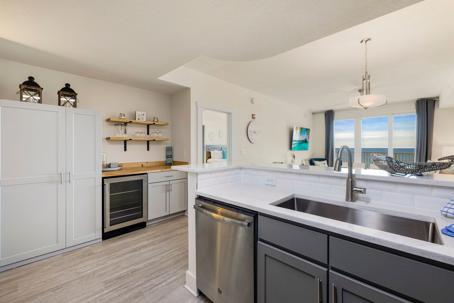 Kitchen and Bar area