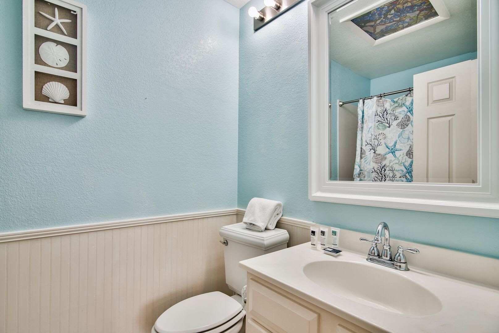 Top Floor King Bedroom Bathroom