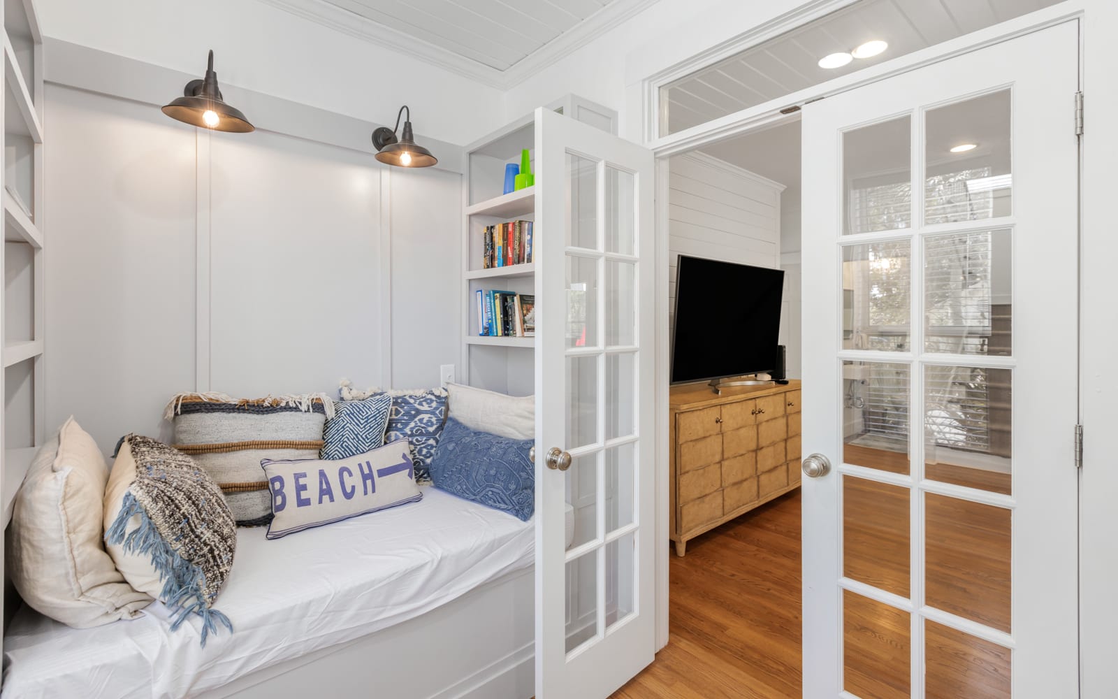 Office Space with Twin Bed